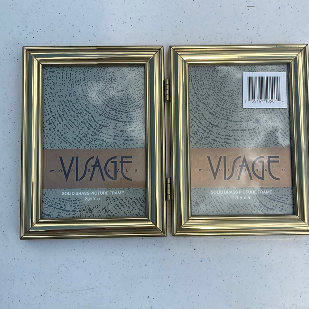 Brass 3.5 x 5 picture frame holder
